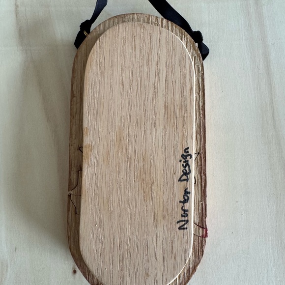 Maple leaf Wood Plaque - Picture 4 of 4